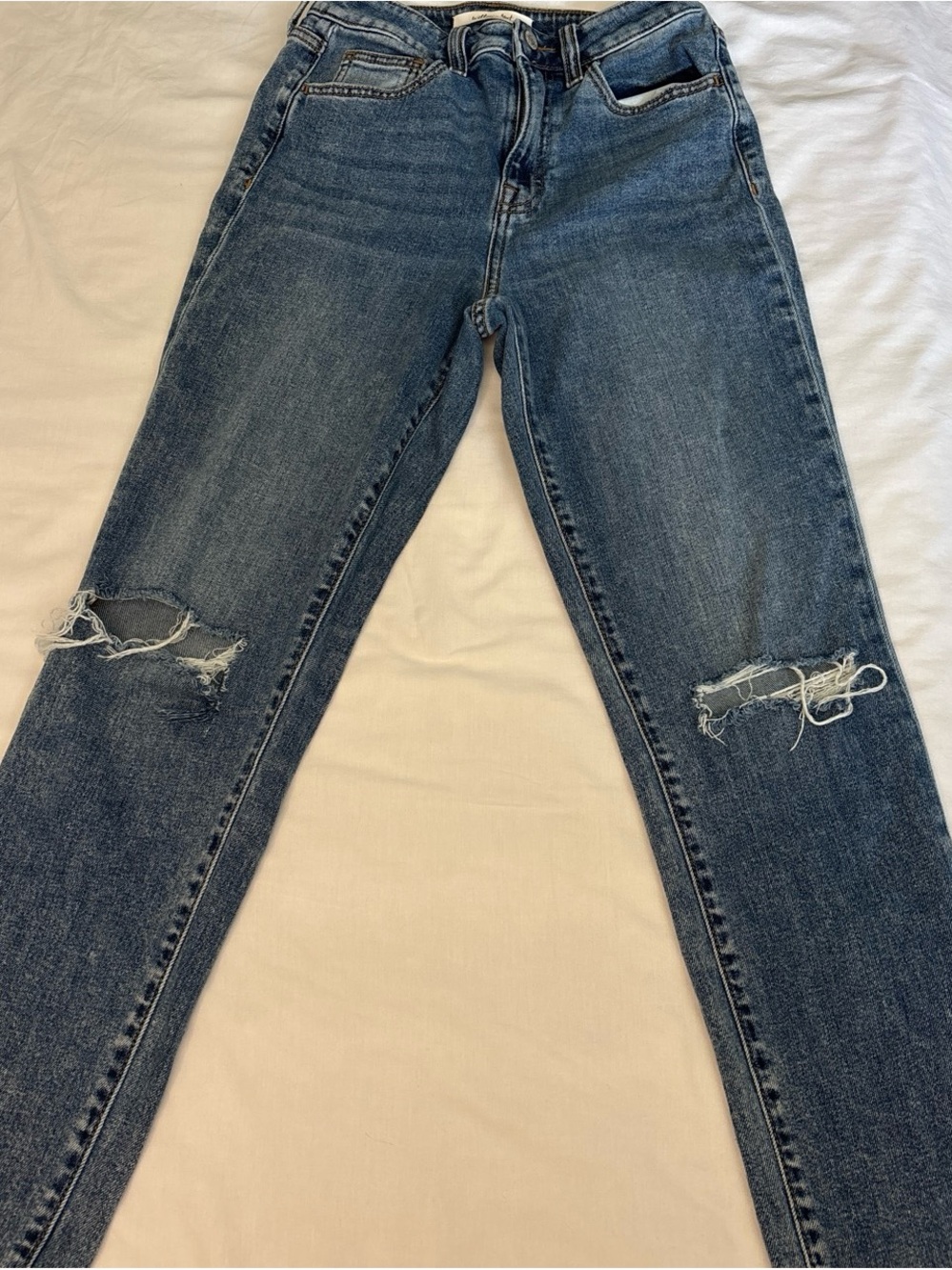 Women's Straight-Leg Distressed Jeans in Medium Blue